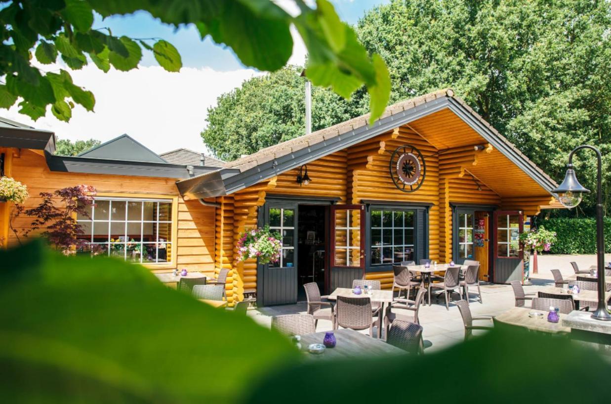 Een Gezellige Chalet Met Zonnige Buitenruimte Op De Veluwe! Villa Putten Exterior foto
